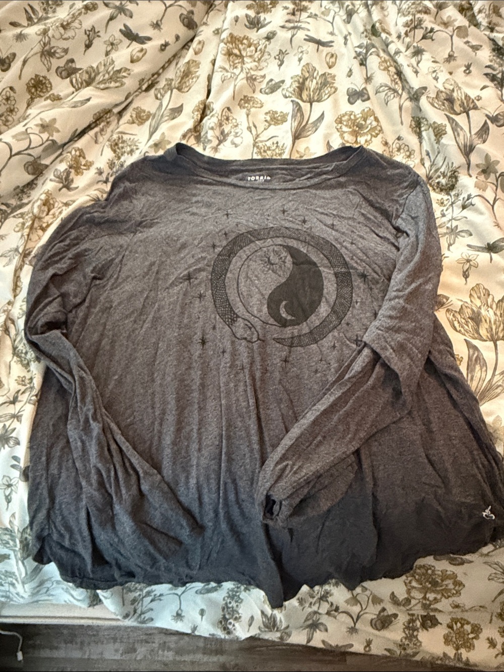 torrid active Charcoal Gray Long Sleeve Yin-Yang Graphic Tee